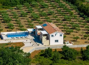 Fully equipped villa with private pool & barbecue - Image 3