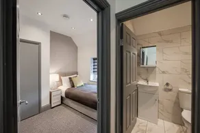 4Bed-Sleeps6-PrivateGarden-PetFriendly - Image 4
