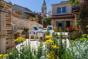 Holiday home with barbecue and cosy terrace in the garden - Image 4