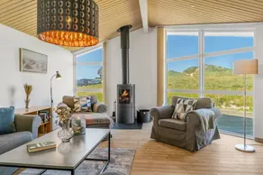 Holiday home with terrace - Image 3
