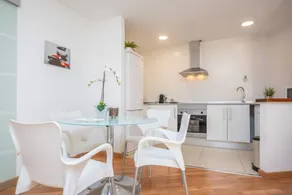 Child-friendly apartment with terrace - Image 5