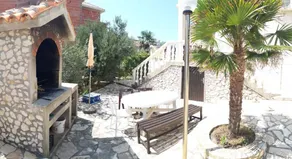 Beautiful apartment with terrace, garden & BBQ - Image 3