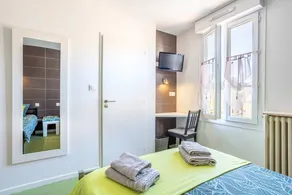Lodge with terrace | City view - Image 5