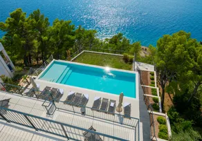 Villa with pool & sauna - Image 5