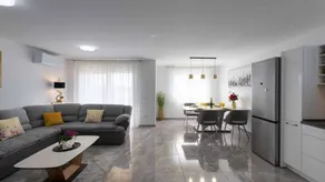 Flat with terrace - Image 3