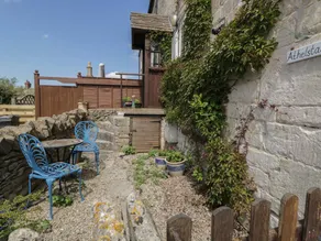 Cottage with garden & terrace | Dogs allowed - Image 2