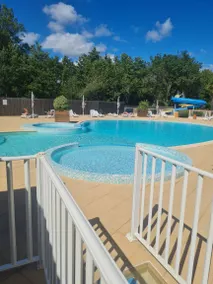 Ferienhaus mit Garten, Pool und Terrasse - Image 2