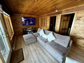 Lakefront Cabin Beautifully Design with Deck in Maine - Image 2