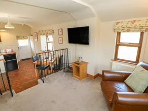 Cottage with garden - Image 3