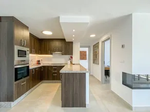 PENTHOUSE MARBELLA CITY CENTRE BEACHSIDE SEA VIEWS WIFI BBQ - Image 2