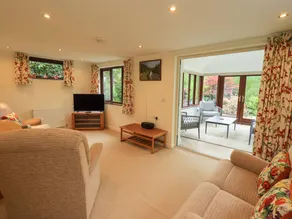 Cottage with garden - Image 3