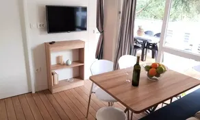 Mobile home with garden & terrace - Image 2