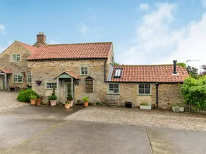 Cottage with terrace & garden - Image 2