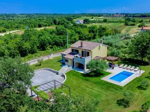 Child-friendly house with terrace, barbeque & jacuzzi - Image 2