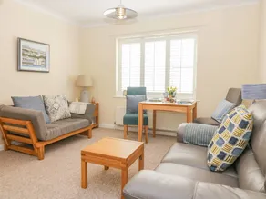 Family-oriented wonderful cottage with garden - Image 4
