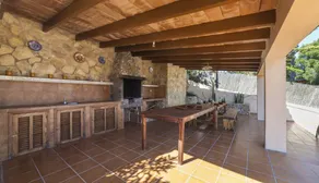 Fully equipped ample villa with terrace, barbecue & private pool | Close to the beach - Image 5