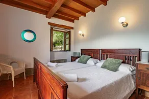 Room A Figueira in Mondoñedo with Mountain Views, Shared Terrace, and Wi-Fi - Image 2