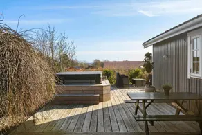 Charming house with terrace, jacuzzi & barbeque - Image 2
