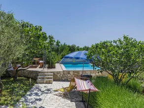 Apartamento con terraza, piscina privada y jardín - Image 2