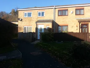 Holiday home with barbeque & garden - Image 4