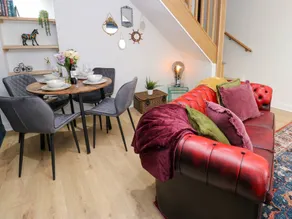 Family-oriented cottage with terrace & garden | Pet-friendly - Image 4