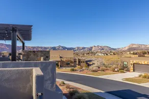 Family-friendly house with terrace & private pool - Image 3