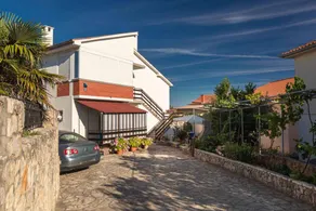 Holiday apartment with terrace, barbecue & garden - Image 4