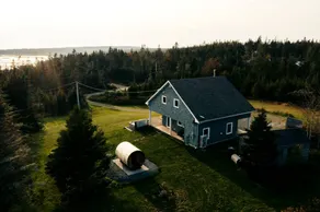 Coastal Escape with Woodstove, Sauna & Hot Tub in Lake Charlotte, Canada - Image 3