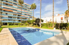 Holiday apartment with pool, garden & terrace - Image 4