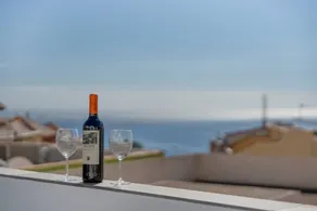 Charmante maison entièrement équipée avec terrasse, internet haut débit et jacuzzi | Vue mer | Adaptée au travail à distance - Image 2