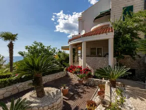 Child-friendly beautiful holiday apartment with terrace, garden & BBQ | Close to the beach - Image 4