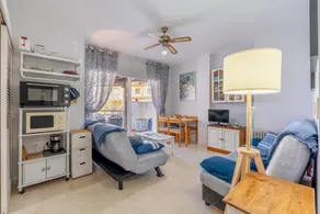 Flat with terrace, pool & garden - Image 5