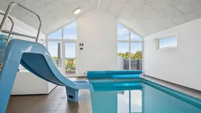 House with terrace, garden & hot tub - Image 4
