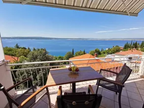 Holiday apartment 100m from the beach with sea views - Image 2