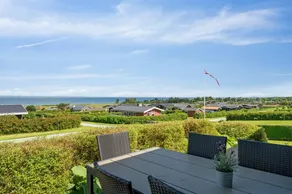 Family-friendly lovely house with garden, sauna & jacuzzi | Sea view | Pets allowed - Image 2