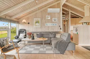 House with hot tub, terrace & sauna - Image 2