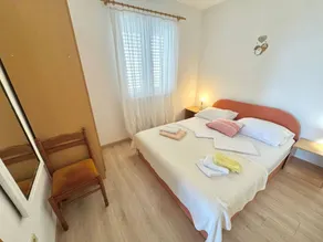 Apartamento vacacional con jardín, barbacoa y terraza - Image 2