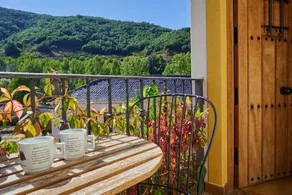 Merveilleuse maison de vacances entièrement équipée avec jardin, terrasse et jacuzzi | Vue jardin | Adaptée au travail à distance - Image 3