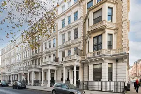 Designer Colourful 3 Bed Property Kensington - Image 4