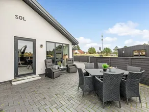House with barbeque - Image 4