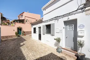 Agréable maison entièrement équipée avec terrasse et internet haut débit | Vue ville - Image 5