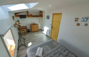 Room 'Chambre Brésil' with Shared Garden and Wi-Fi - Image 2