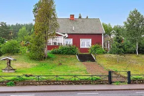 Holiday home with BBQ, terrace & garden - Image 3