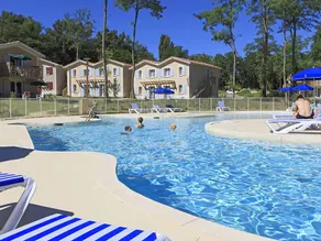 Apartment mit Pool - Image 2