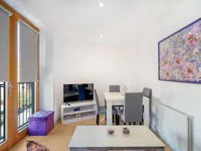 Voll ausgestattetes Apartment mit schnellem Internet | Stadtblick - Image 5