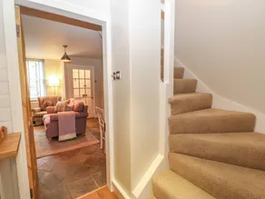 Fully equipped lovely cottage with terrace & garden - Image 4