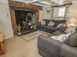 Cottage with garden - Image 3
