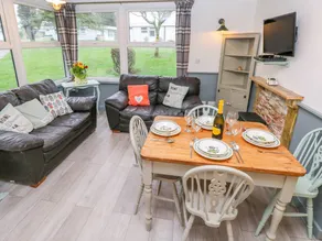 Cottage with garden - Image 4
