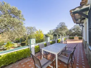 House with BBQ, terrace & garden - Image 3