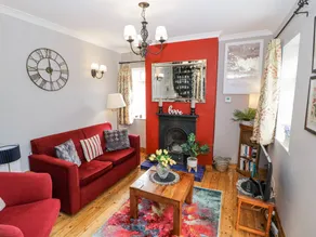 Cottage with garden & terrace - Image 4